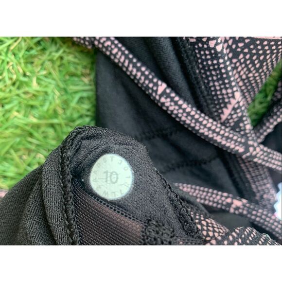 LULULEMON Free To Be Zen print Cross BACK SPORT BRA sz 10 - Picture 4 of 6